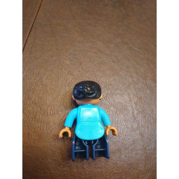 LEGO Duplo 10871 Female Airport Pilot - Picture 2 of 2